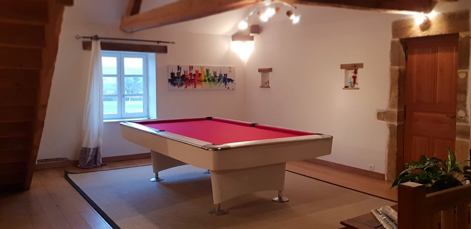 Acheter un Billard moderne Memphis et l'installer dans une maison ancienne